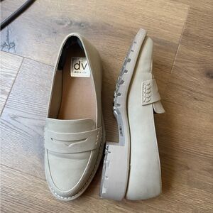 Dolce Vita Women's Cream Loafers sz 6